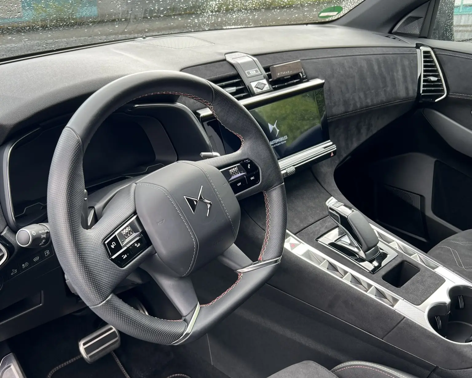 Autohaus – Fahrzeuge im Showroom